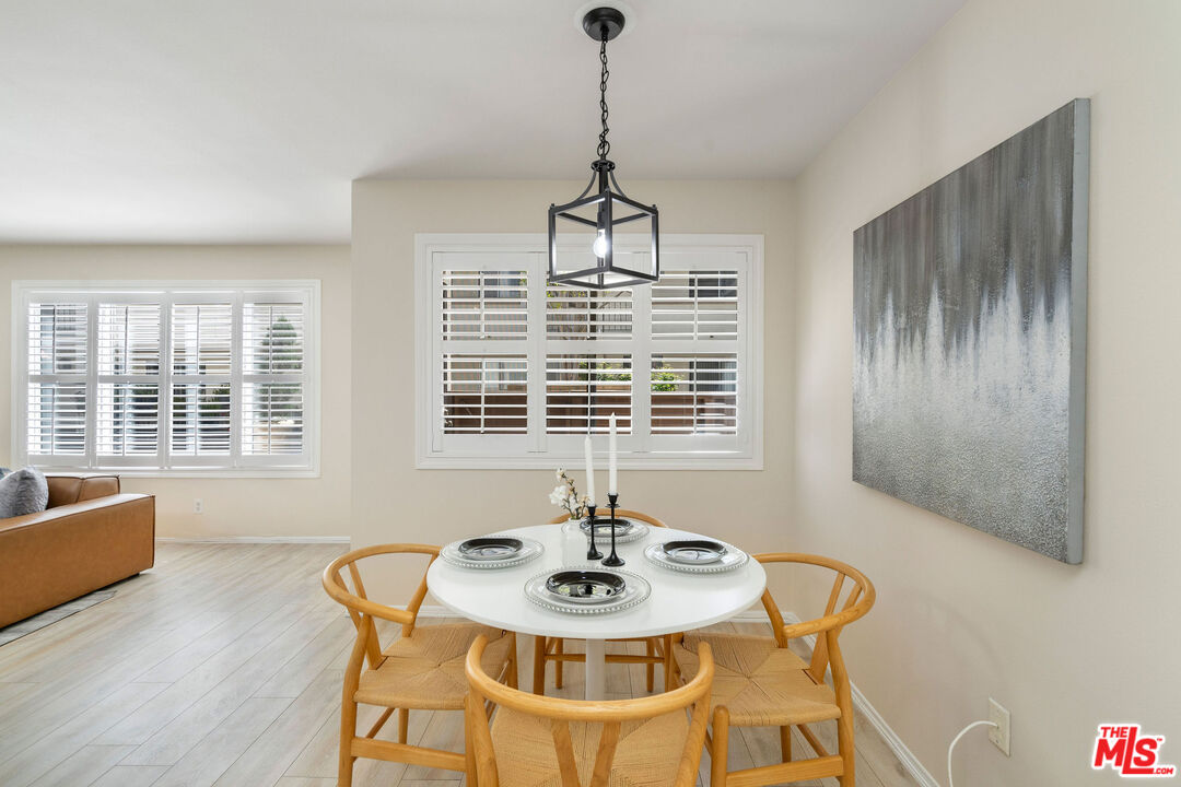 12801 Moorpark St Unit: 116