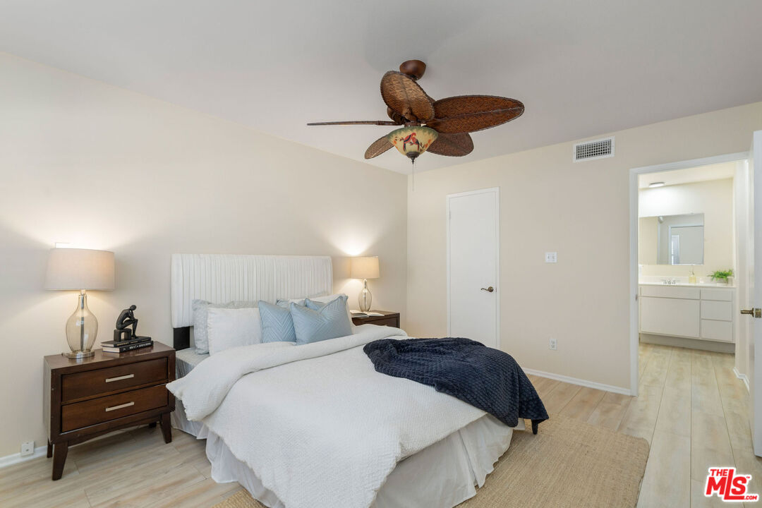 12801 Moorpark St Unit: 116