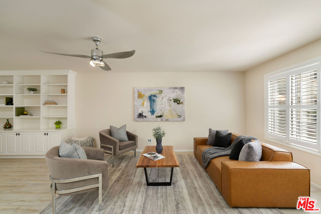 12801 Moorpark St Unit: 116