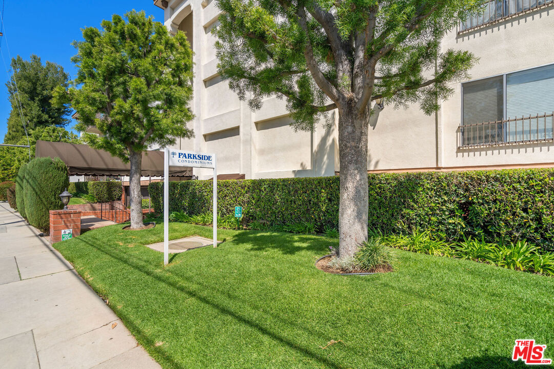 12801 Moorpark St Unit: 116