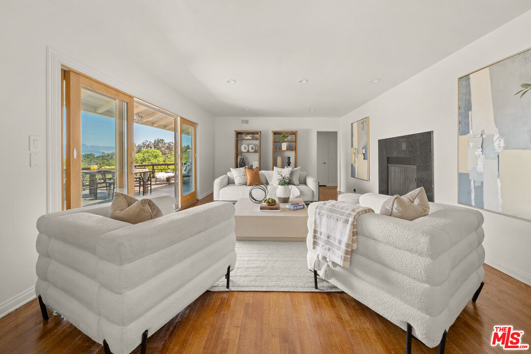 14423 Mulholland Dr