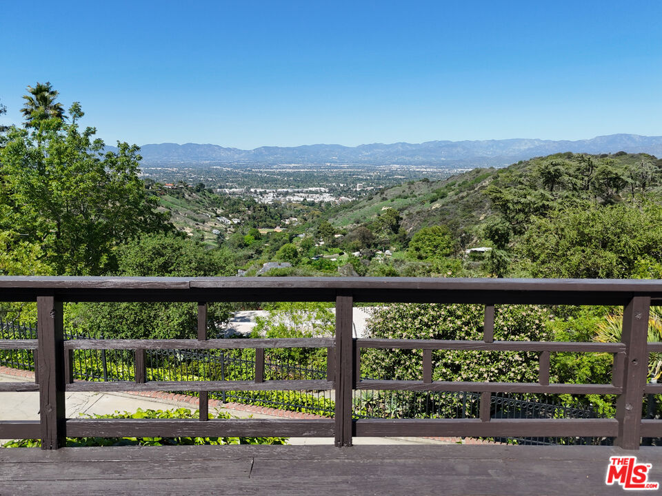 14423 Mulholland Dr