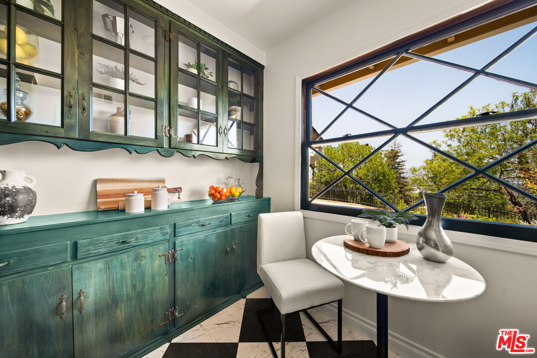 14423 Mulholland Dr