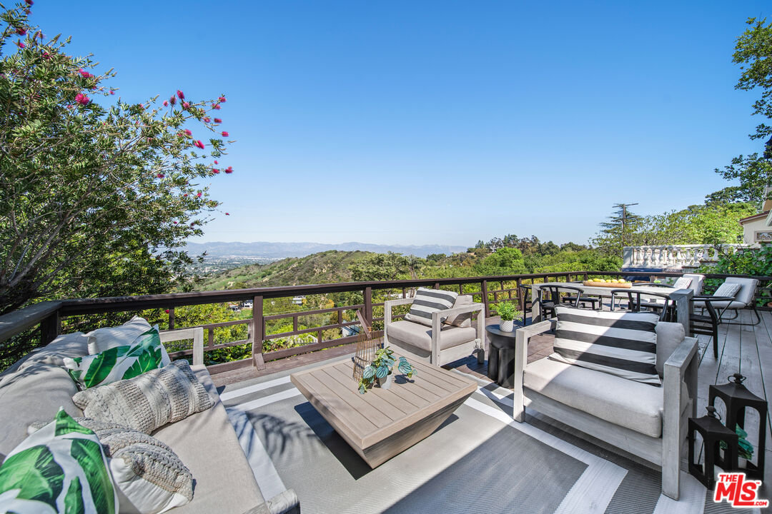 14423 Mulholland Dr