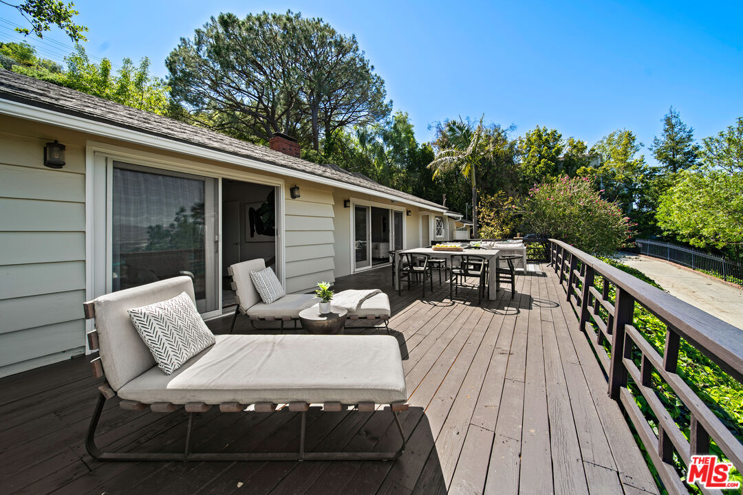14423 Mulholland Dr