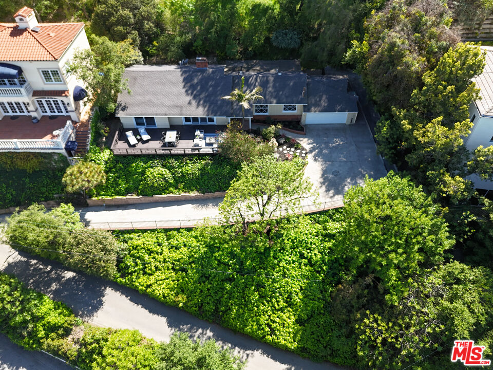 14423 Mulholland Dr