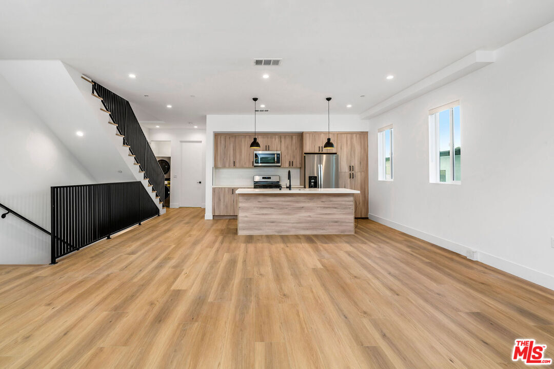 10807 Morrison St Unit: 1