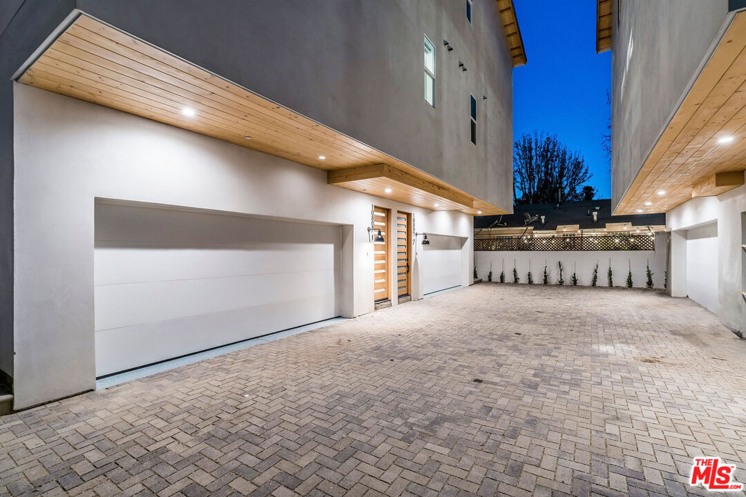 10807 Morrison St Unit: 1