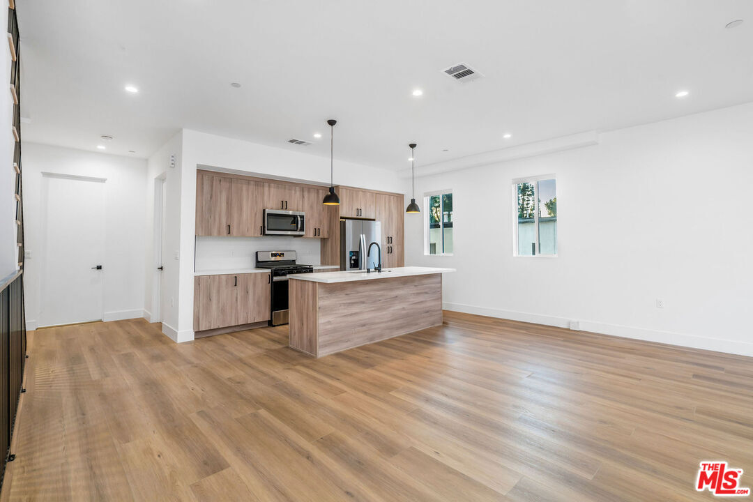 10807 Morrison St Unit: 1