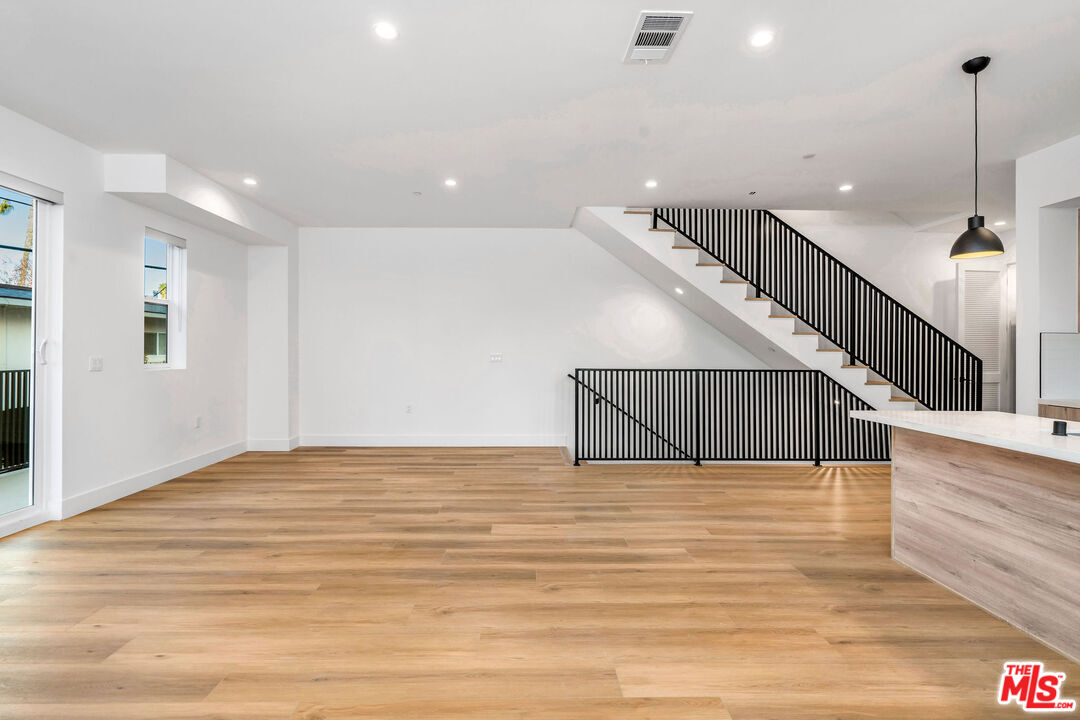 10807 Morrison St Unit: 1