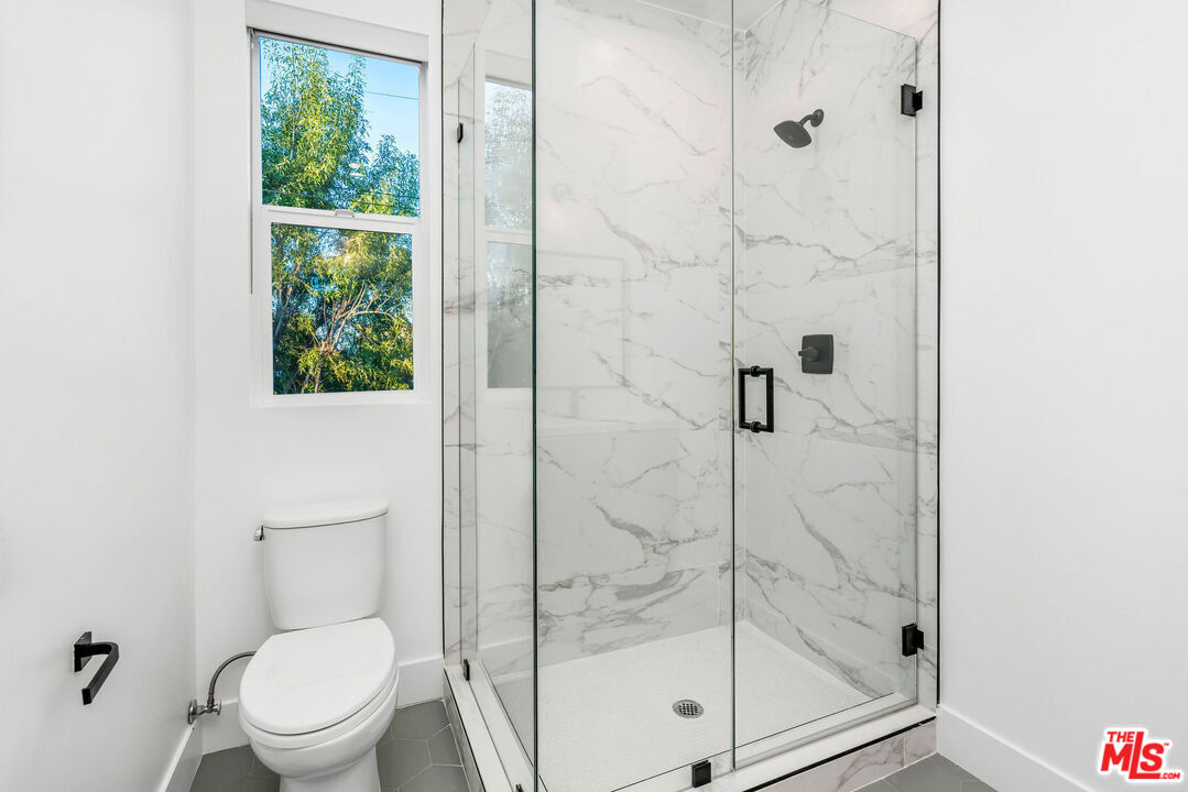 10807 Morrison St Unit: 1