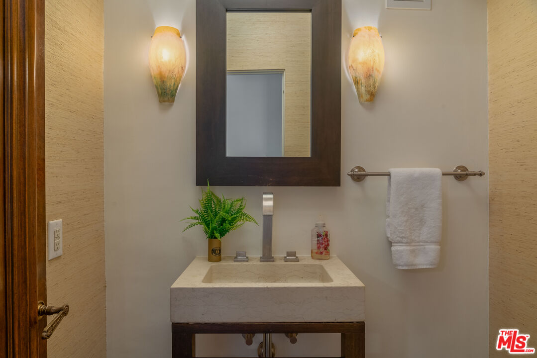 10590 Wilshire Blvd Unit: PH 1802