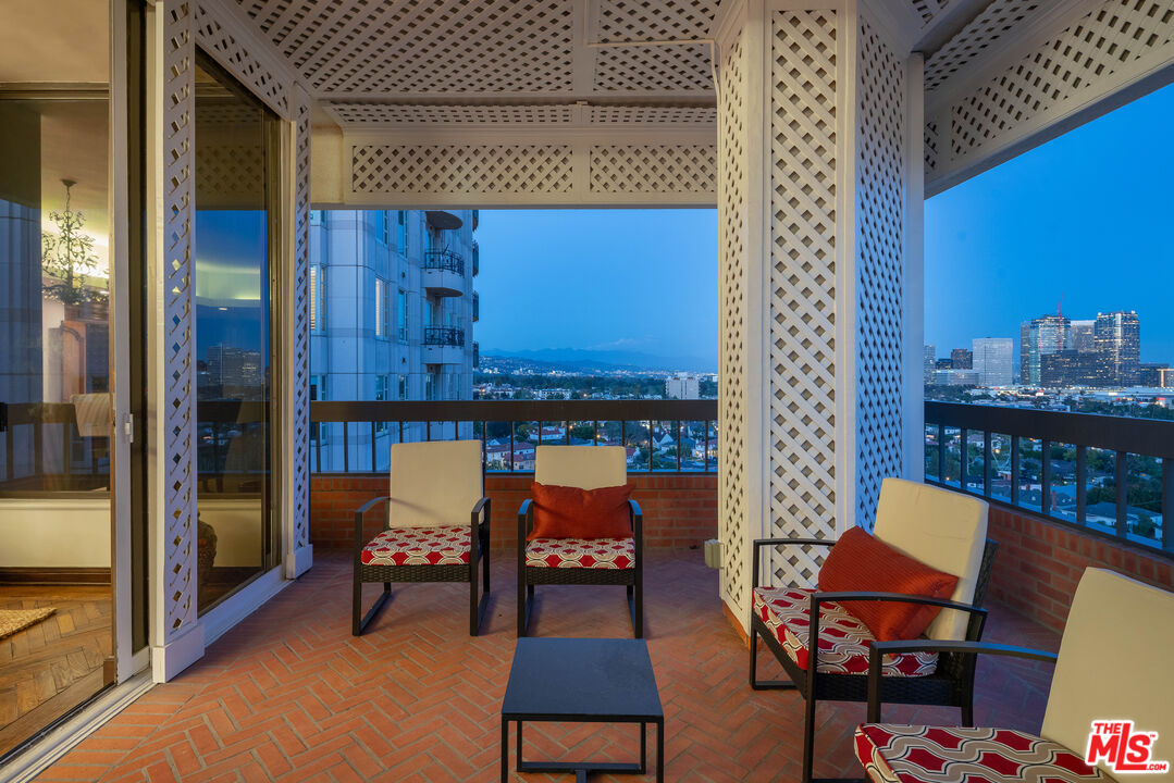 10590 Wilshire Blvd Unit: PH 1802