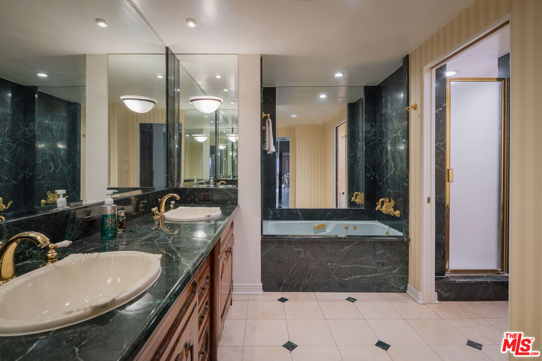 10590 Wilshire Blvd Unit: PH 1802