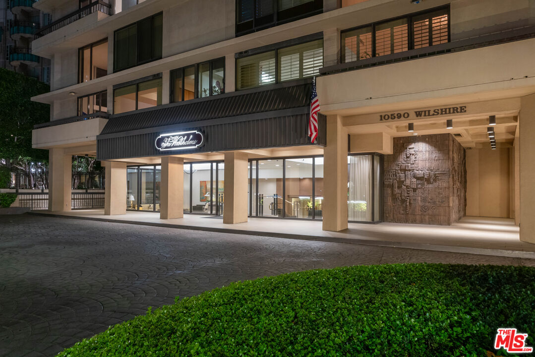 10590 Wilshire Blvd Unit: PH 1802