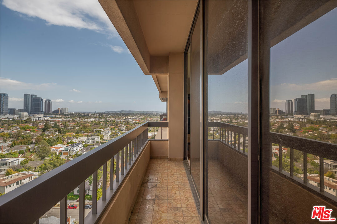 10590 Wilshire Blvd Unit: PH 1802