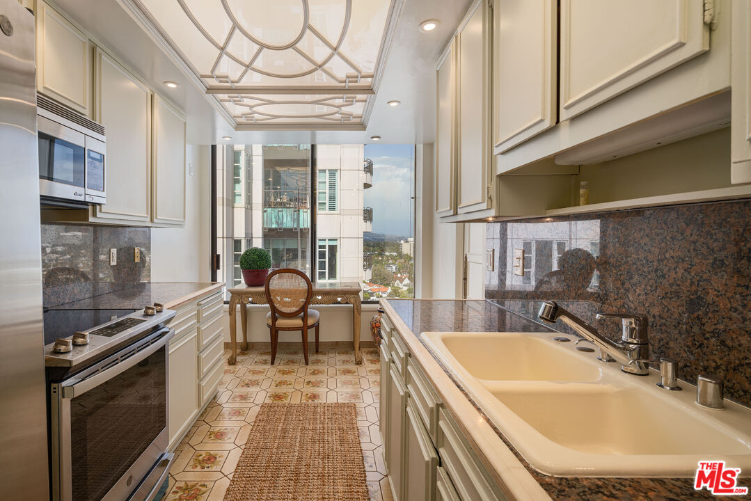 10590 Wilshire Blvd Unit: PH 1802