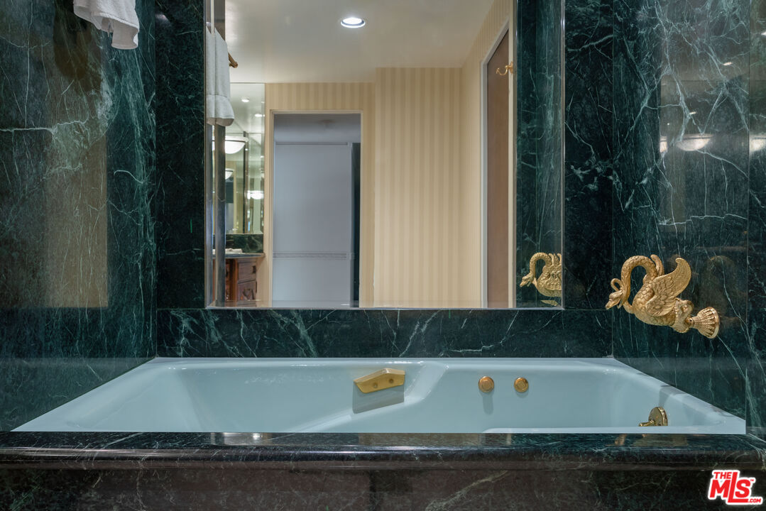 10590 Wilshire Blvd Unit: PH 1802