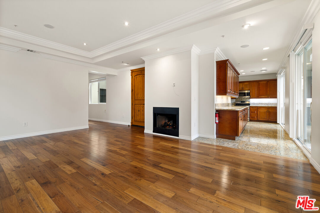 632 N Kings Rd Unit: 201