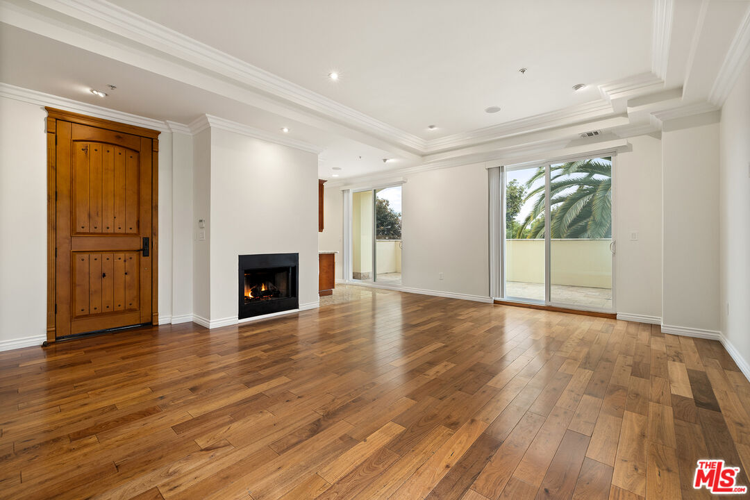 632 N Kings Rd Unit: 201