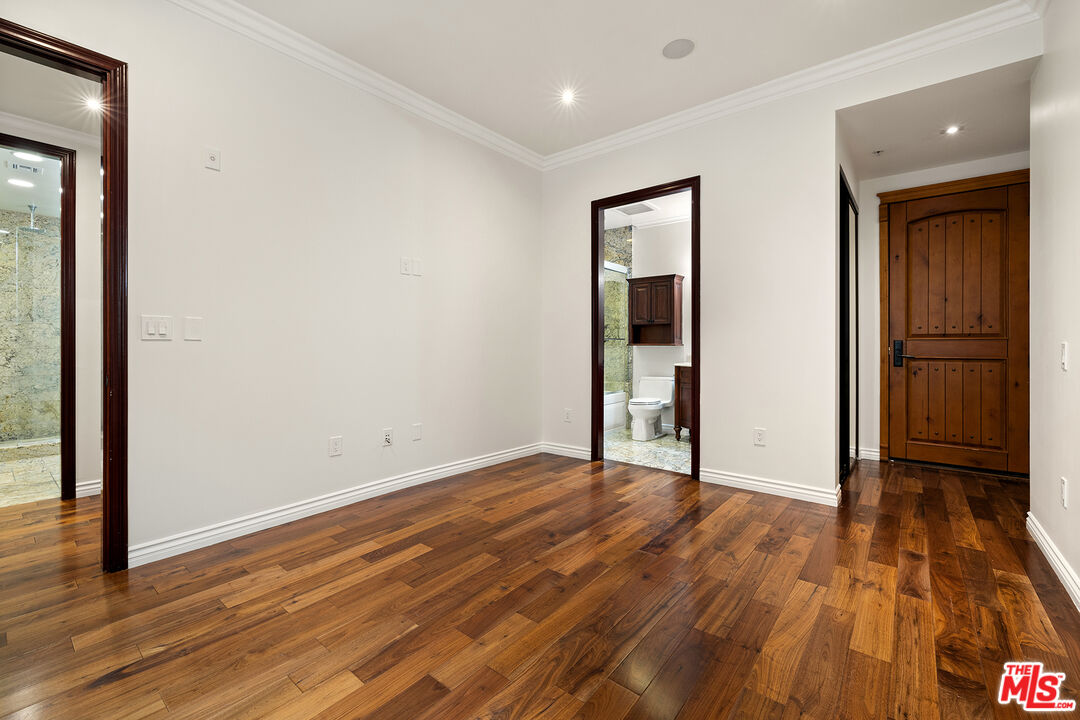 632 N Kings Rd Unit: 201