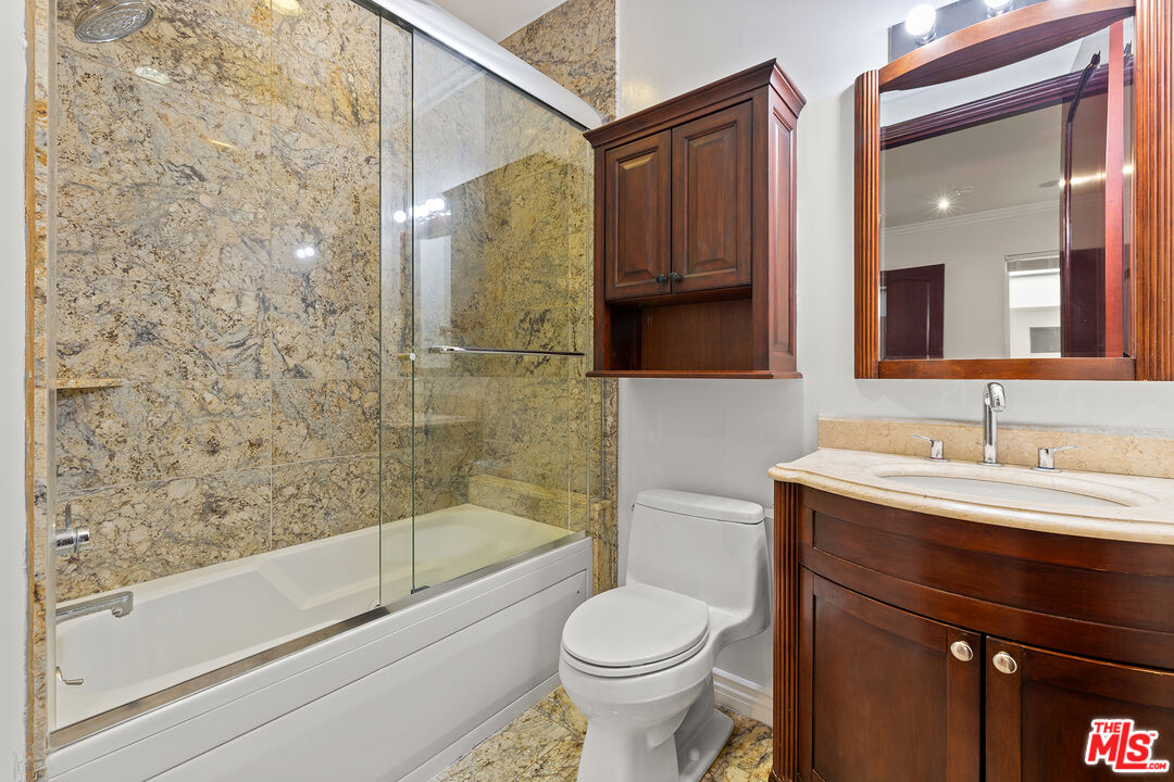 632 N Kings Rd Unit: 201