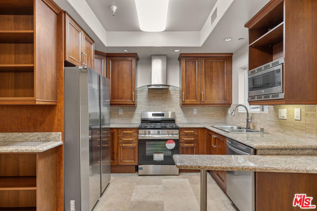 11323 Huston St Unit: 7