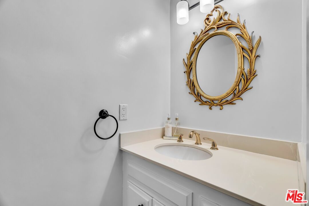 1155 N La Cienega Blvd Unit: 307