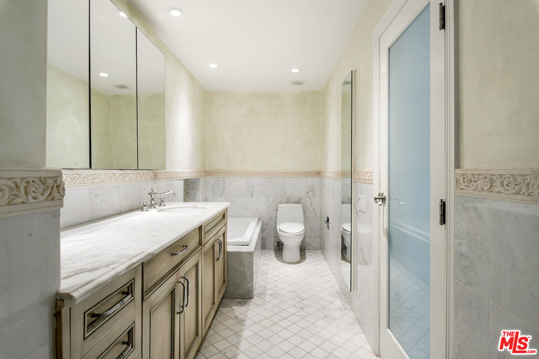 9255 Doheny Rd Unit: 1104