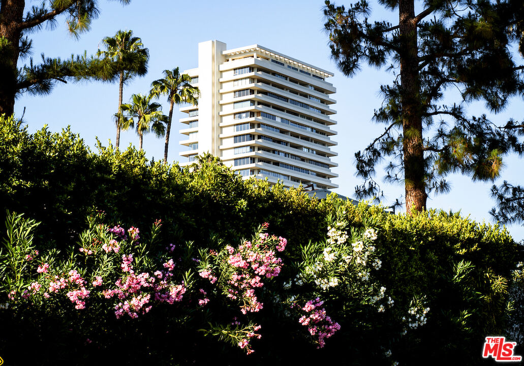 9255 Doheny Rd Unit: 1104