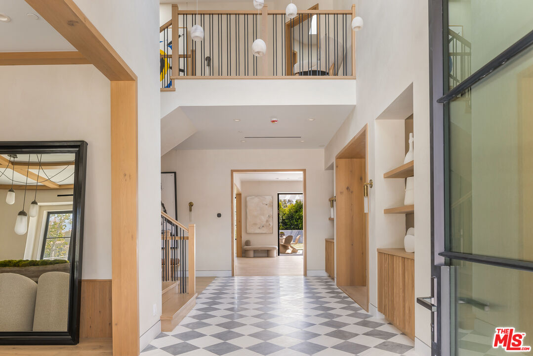 1220 Corsica Dr