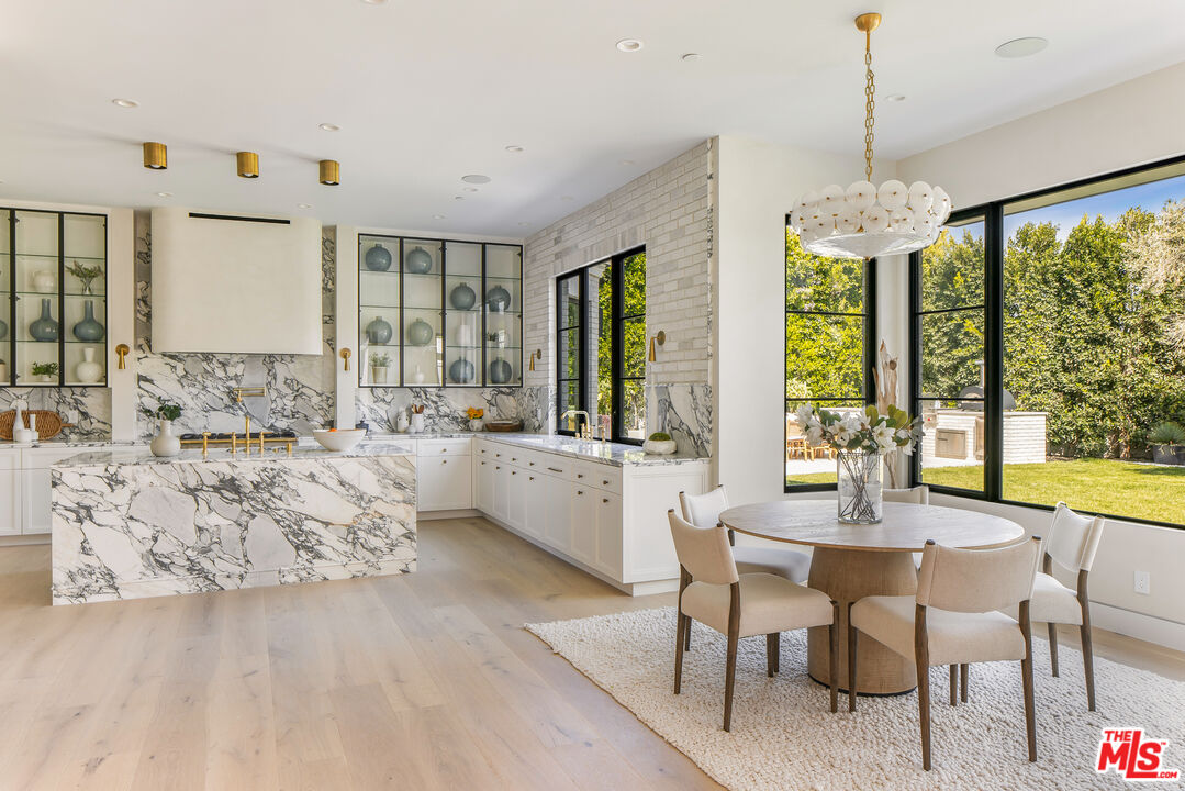 1220 Corsica Dr
