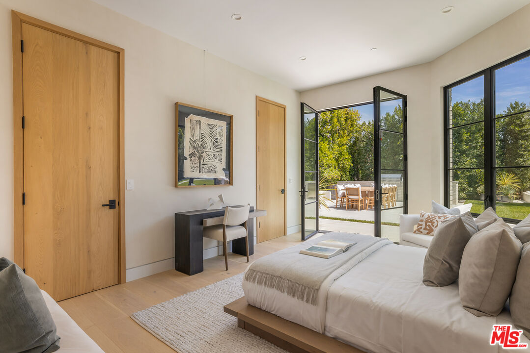 1220 Corsica Dr