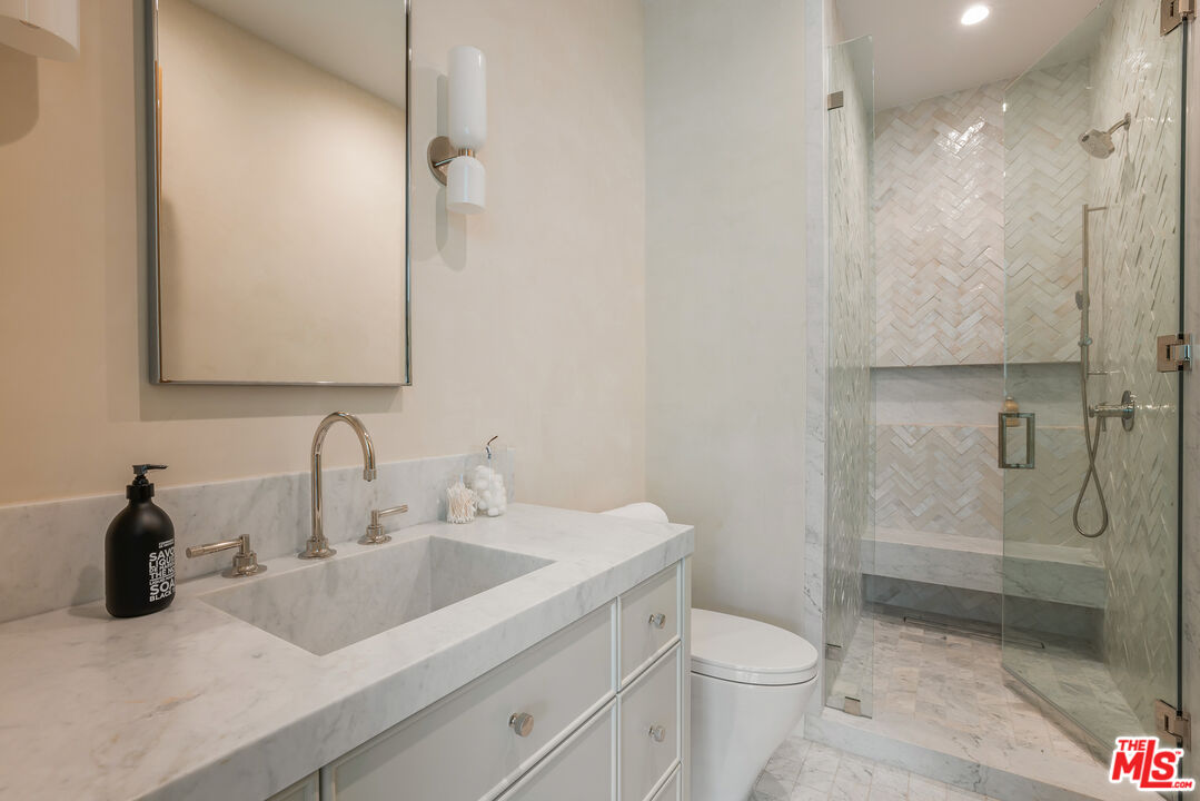 1220 Corsica Dr