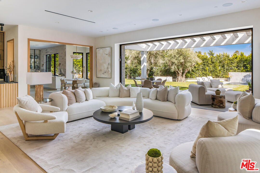 1220 Corsica Dr