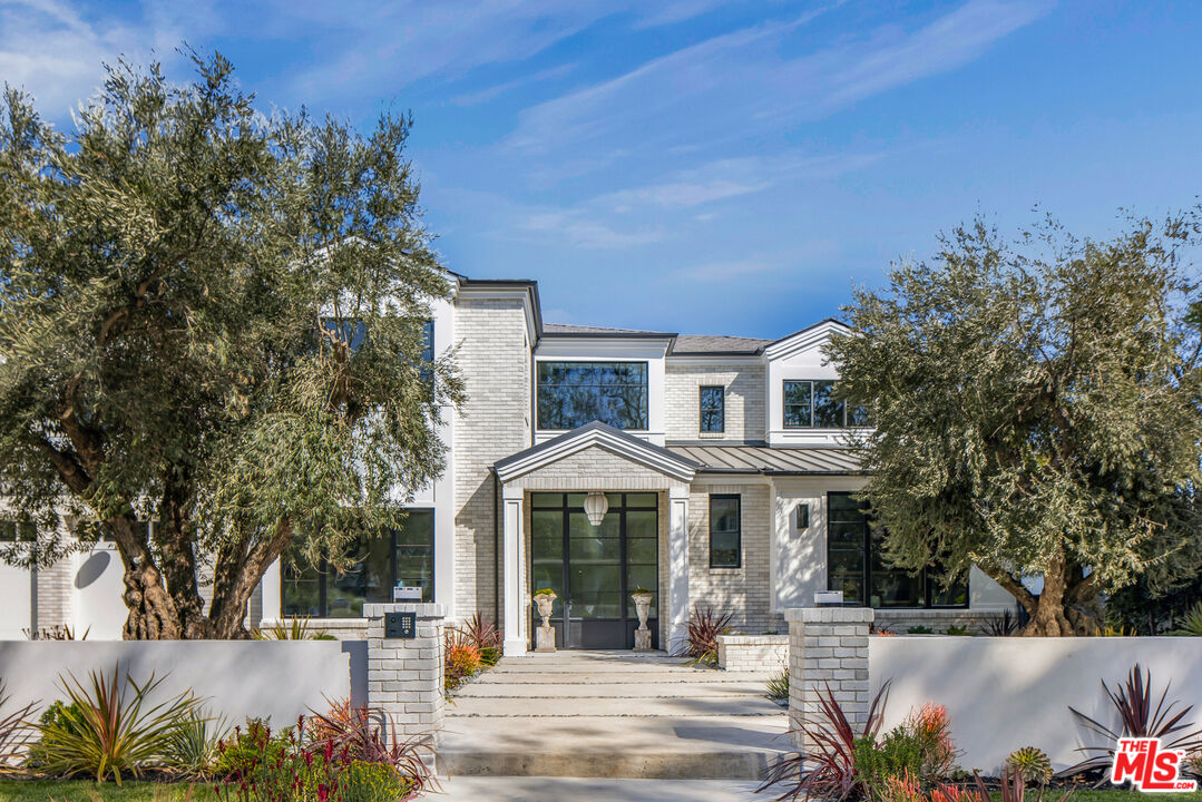 1220 Corsica Dr