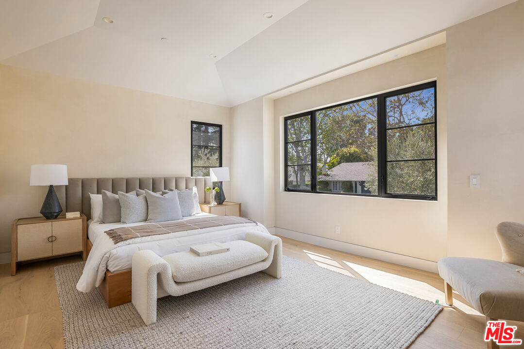 1220 Corsica Dr
