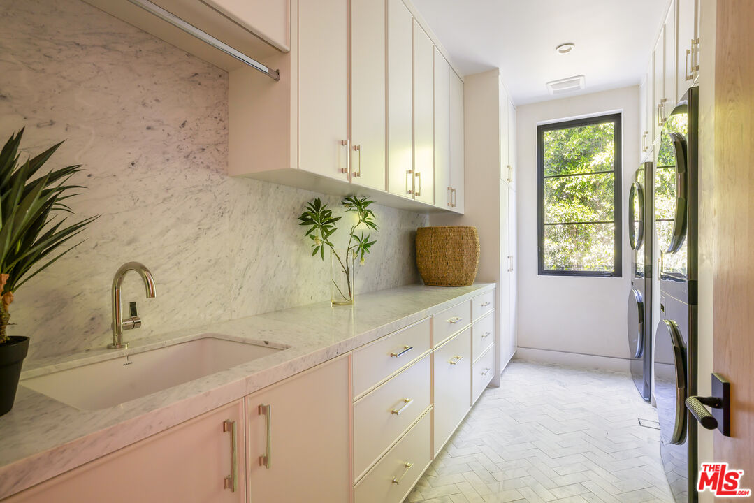 1220 Corsica Dr