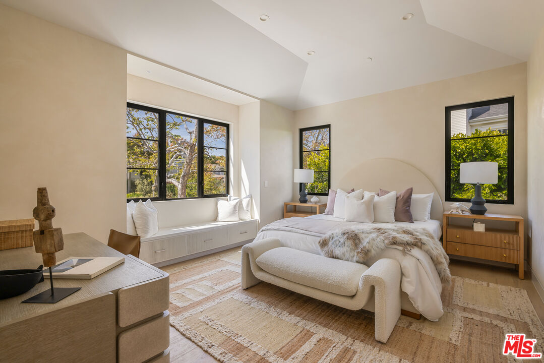 1220 Corsica Dr