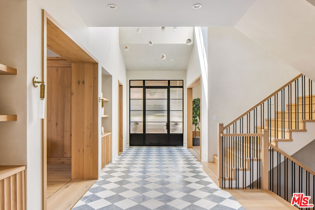 1220 Corsica Dr