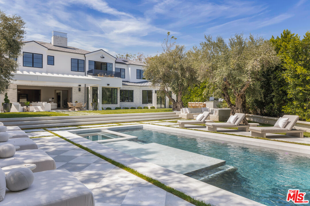 1220 Corsica Dr