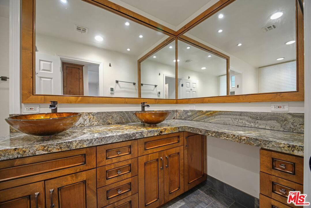 2031 S Bentley Ave Unit: 102