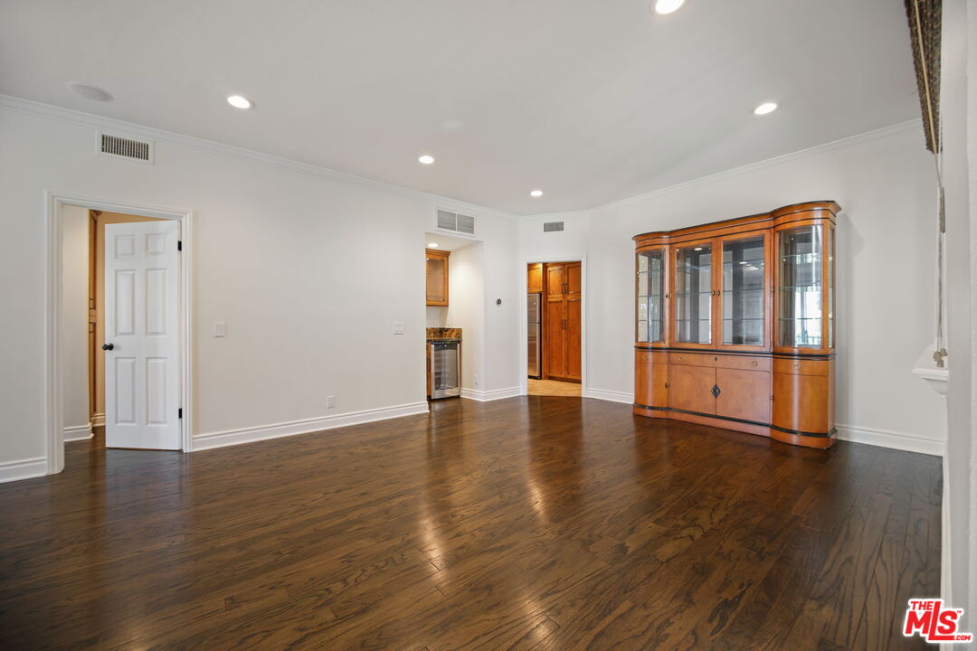 2031 S Bentley Ave Unit: 102