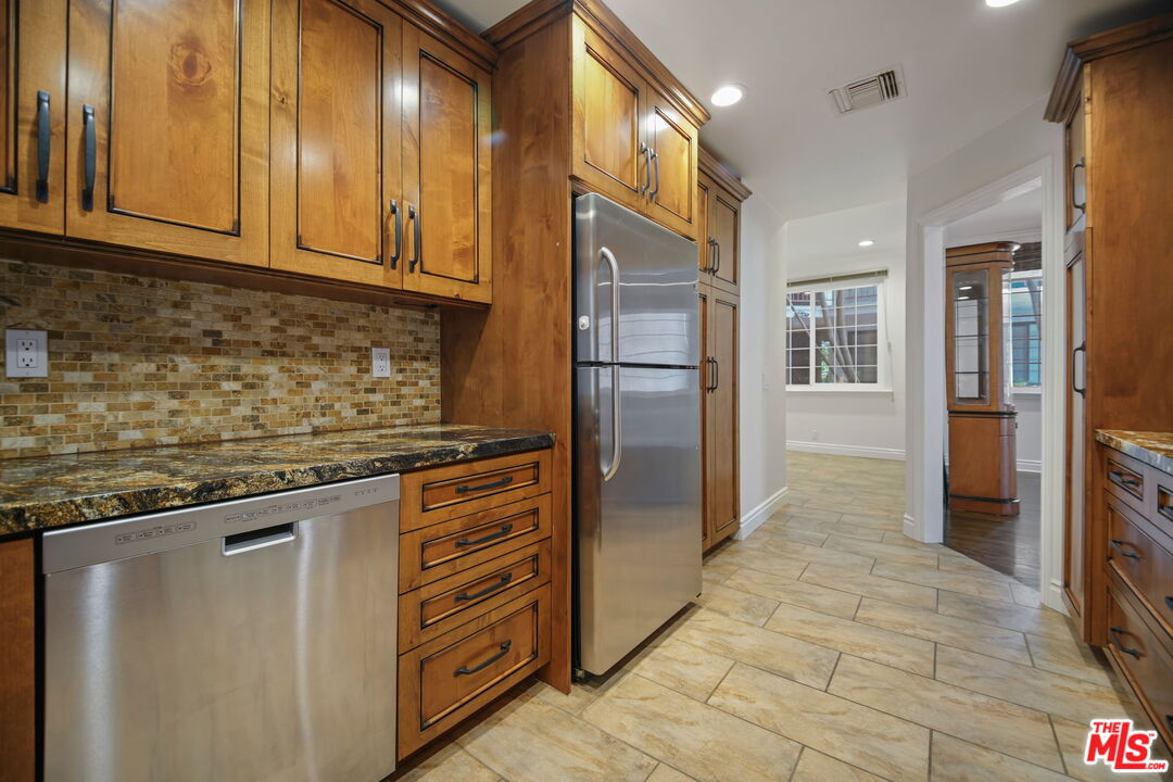 2031 S Bentley Ave Unit: 102