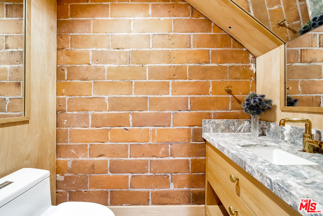 1033 Carol Dr Unit: 305