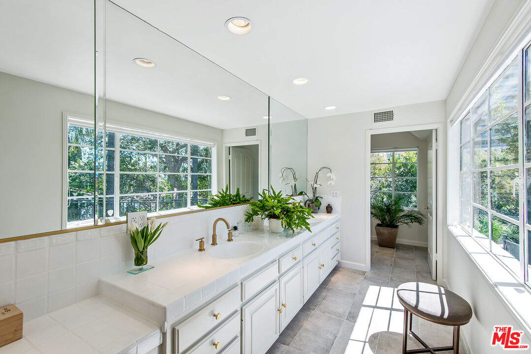 1151 Sunset Vale Ave