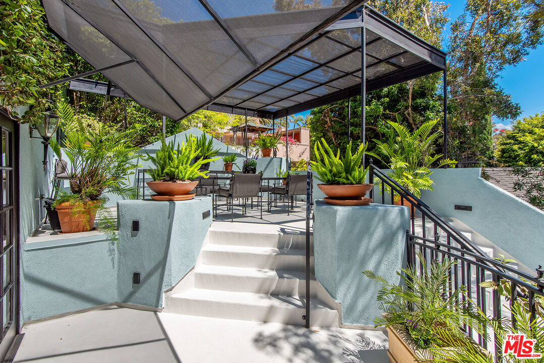 1151 Sunset Vale Ave