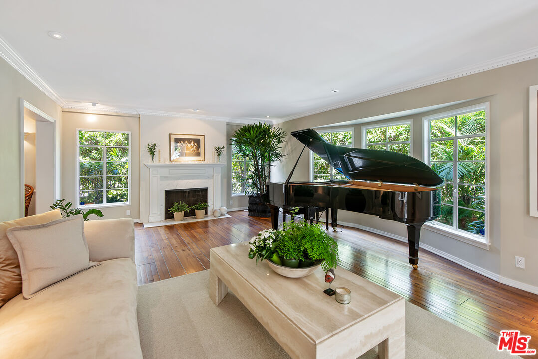 1151 Sunset Vale Ave