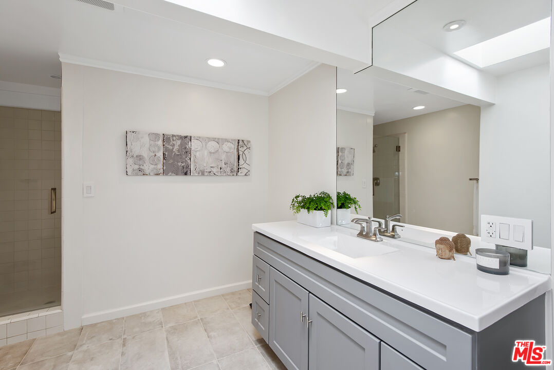 1151 Sunset Vale Ave