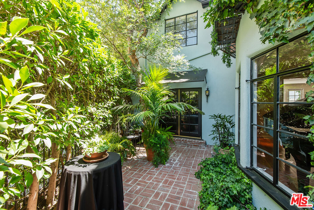 1151 Sunset Vale Ave